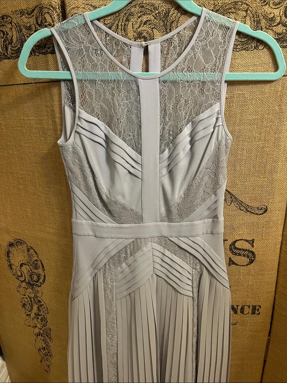 BCBG Maxazria 20s Style Elegant Lace-Panel Sleeveless Pleated Dress - Light Gray - Picture 3 of 4